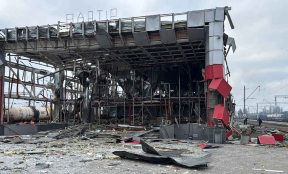 Козятинська електричка змінила рух через обстріл залізниці у Фастові