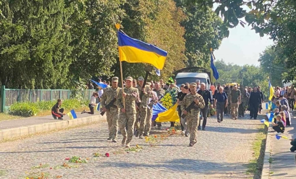 Краснопільська громада проводжала в останню путь командира відділення кулеметного взводу