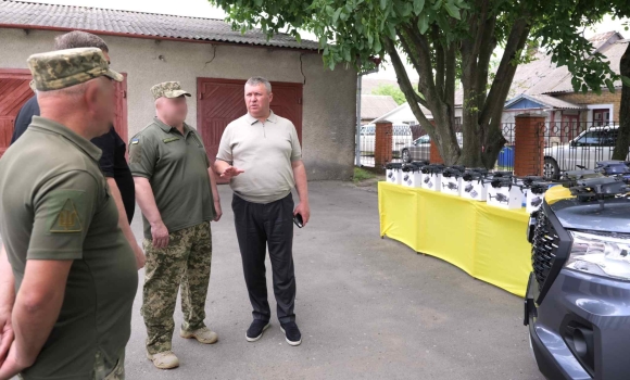 Крижопільська громада передала військовим пікап та квадрокоптери