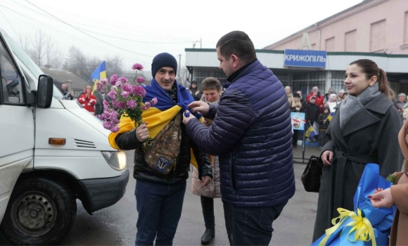 Крижопільська громада тепло зустріла воїна, який повернувся з російського полону