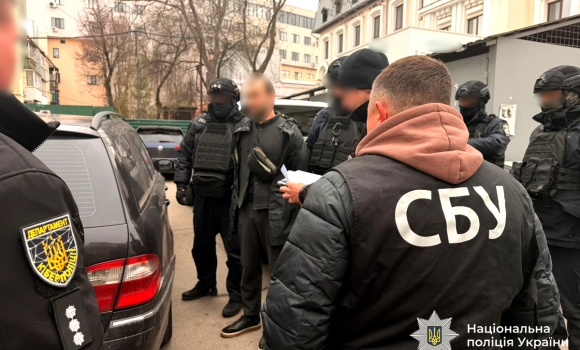 Киянин організовував незаконний виїзд за кордон - його затримали у Вінниці