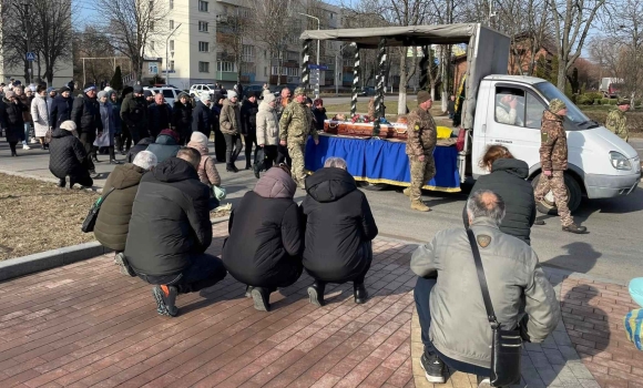 Ладижин прощався з Героєм, який помер у госпіталі внаслідок важких поранень