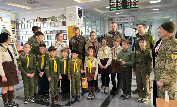 Лампадку з Вифлеємським вогнем Миру розмістили у Вінницькій міськраді Лампадку з Вифлеємським вогнем Миру розмістили у Вінницькій міськраді