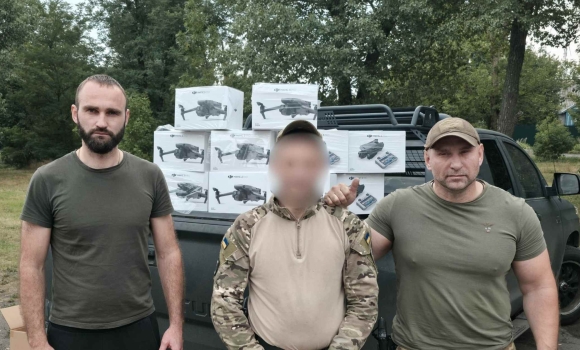 Лука-Мелешківська громада передала дрони спецпризначенцям Лука-Мелешківська громада передала дрони спецпризначенцям