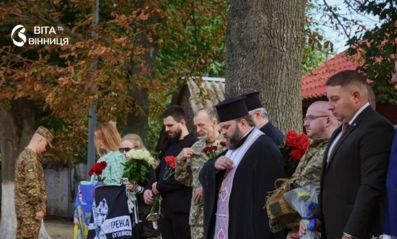 Матері загиблих медиків розповіли про своїх дітей на форумі пам'яті у Вінниці Матері загиблих медиків розповіли про своїх дітей на форумі пам'яті у Вінниці