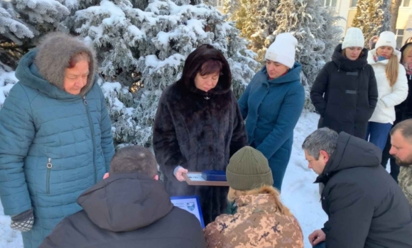 Мати воїна з Тульчинської громади отримала його посмертні нагороди Мати воїна з Тульчинської громади отримала його посмертні нагороди