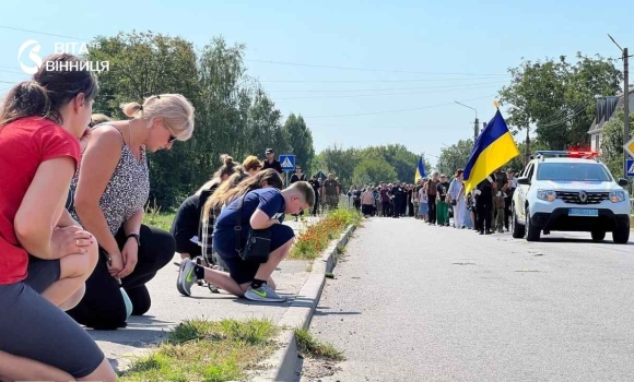 Мав скоро стати батьком Турбів провів в останню путь майора поліції, який загинув на Добропіллі