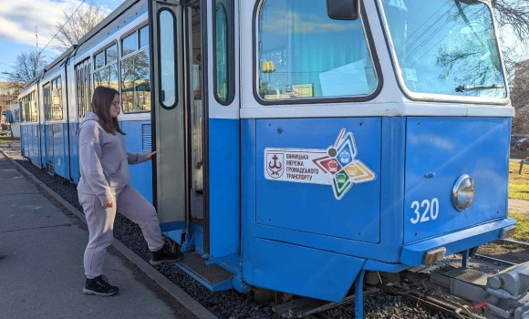 Майбутні водії вінницьких трамваїв і тролейбусів здають залік — вже виїжджають у місто