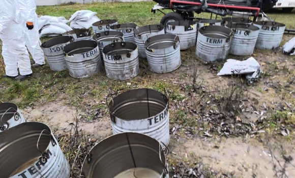 Мазутне забруднення Ладижинського водосховища спробують локалізувати Мазутне забруднення Ладижинського водосховища спробують локалізувати