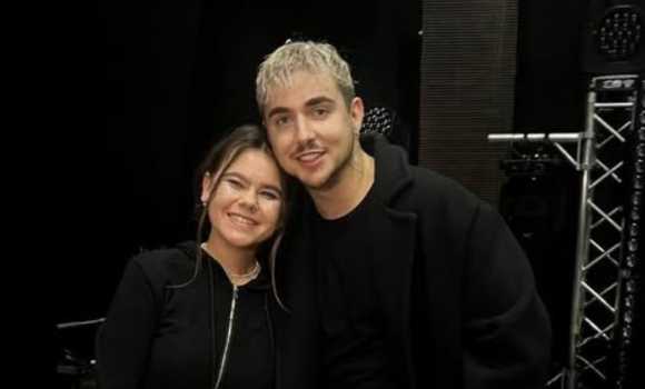 MELOVIN подарував фортепіано вінницькій студентці MELOVIN подарував фортепіано вінницькій студентці