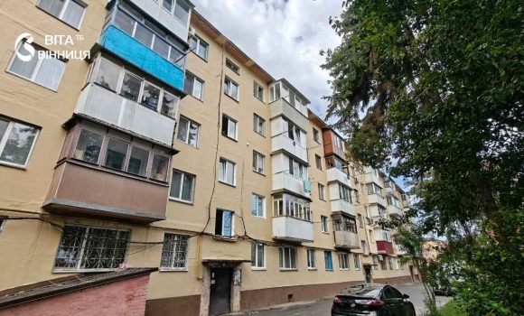 Менше вологи і протягів у ще одній вінницькій багатоповерхівці оновили міжпанельні шви
