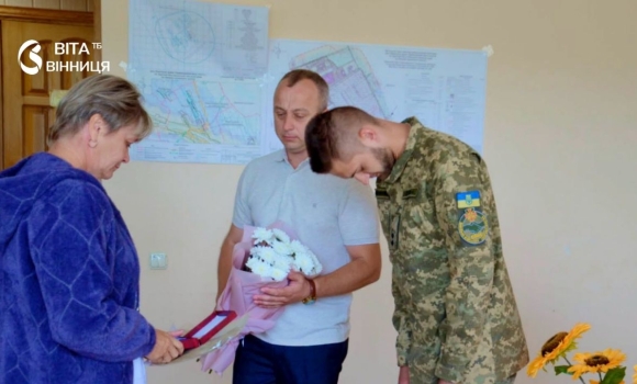 Міністр оборони нагородив посмертно захисника з Ольгопільської громади Міністр оборони нагородив посмертно захисника з Ольгопільської громади