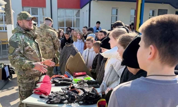 Мінна безпека та спецтехніка вінницькі правоохоронці провели для учнів незвичайний урок