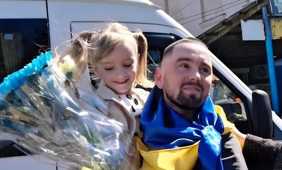 Мінус одне фото на «Алеї Надії» як на Вінниччині зустрічали воїна, що вижив у полоні
