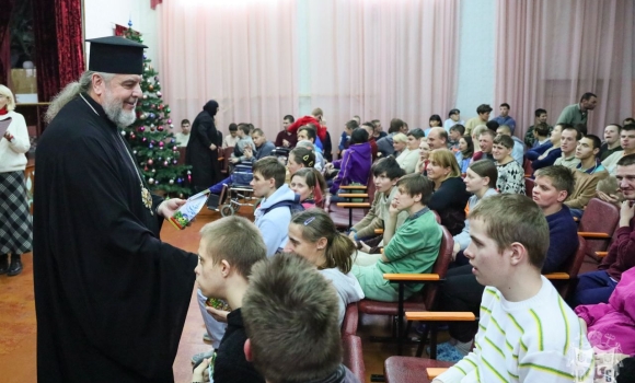 Митрополит Вінницький і Барський привітав із Різдвом вихованців будинку-інтернату