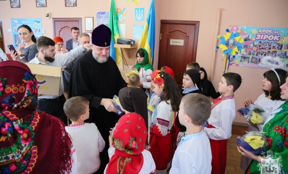 Митрополит Вінницький і Барський Симеон привітав дітей з Різдвом