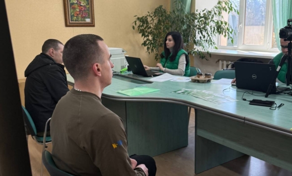 Мобільний сервісний центр видавав у Вінниці посвідчення звільненим з полону бійцям