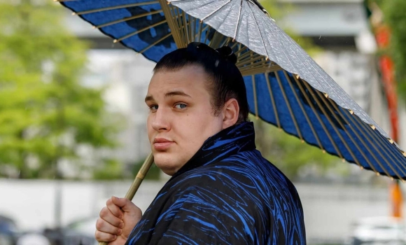 Вінницький сумоїст Аонішікі отримав новий церемоніальний одяг