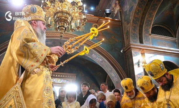 Молитва за Батьківщину Митрополит Епіфаній відслужив літургію у Вінниці Молитва за Батьківщину Митрополит Епіфаній відслужив літургію у Вінниці