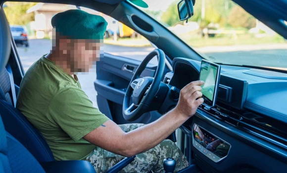 Морпіхам 37 бригади передали з Вінниці два надійні позашляховики