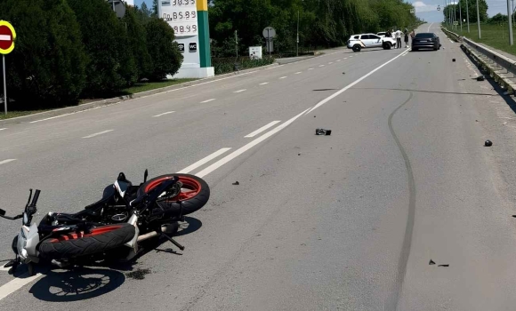 Мотоцикл проти Audi на Вінниччині 14-річна дівчина потрапила в аварію разом із подругою Мотоцикл проти Audi на Вінниччині 14-річна дівчина потрапила в аварію разом із подругою