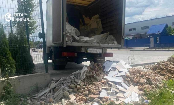 Муніципальна варта зафіксувала незаконне звалище будівельних відходів на вул. Гонти у Вінниці