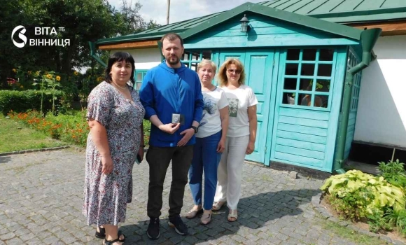 Музей Коцюбинського у Вінниці поповнив фонди рідкісною маркою з Харкова
