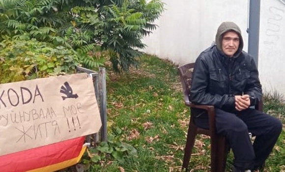 Чому вінничанин оголосив голодування під посольством Чехії в Україні