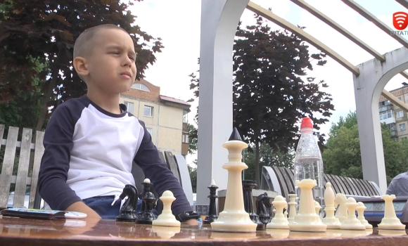 «На допомогу армії» як маленькі шахісти-патріоти наближають перемогу України