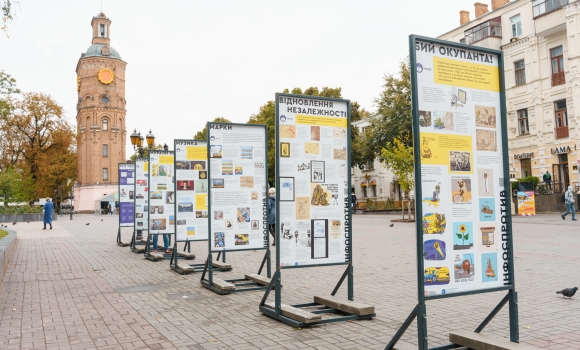 На Європейській площі у Вінниці відкрилася виставка «Інфоспротив»