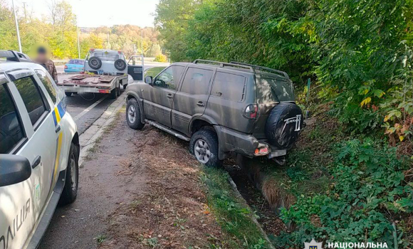 На Гайсинщині Nissan Terrano з’їхало у кювет - постраждала пасажирка