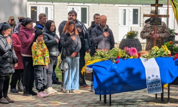 На Гайсинщині попрощалися із молодим солдатом-танкістом
