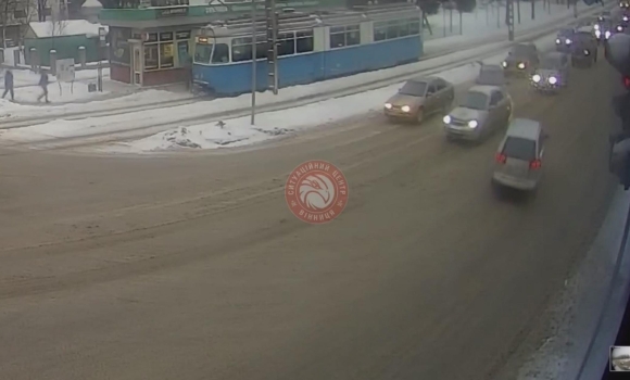 На Хмельницькому шосе у Вінниці сталась потрійна аварія