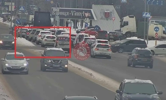 На Хмельницькому шосе у Вінниці зіткнулись два автомобілі