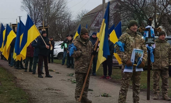 На Хмільниччині провели останньою земною дорогою воїна-добровольця На Хмільниччині провели останньою земною дорогою воїна-добровольця