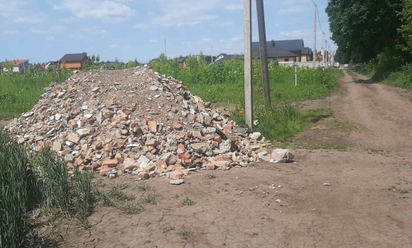 На одній з вулиць Тяжилова у Вінниці зробили звалище будівельного сміття
