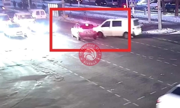 На перехресті вулиць Пирогова та Василенка сталась ДТП На перехресті вулиць Пирогова та Василенка сталась ДТП