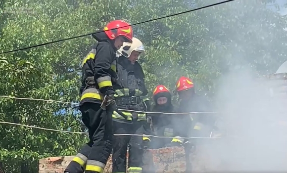 На провулку Галицького у Вінниці через недопалок спалахнув будинок