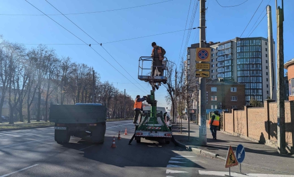 На шести ділянках магістральних доріг Вінниці встановлять нові дорожні знаки