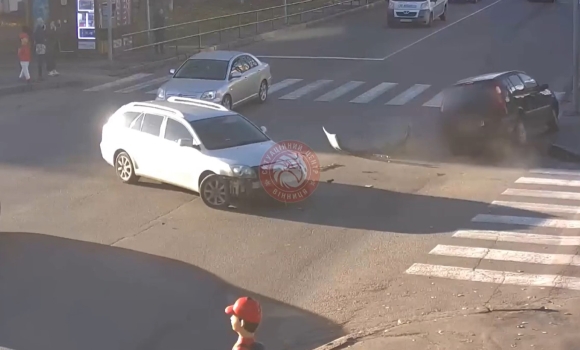 На Тяжилові у Вінниці сталася аварія - зіткнулись Toyota та Ford
