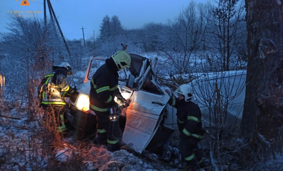 На Вінниччині «Фольксваген» злетів з дороги - дві людини загинули