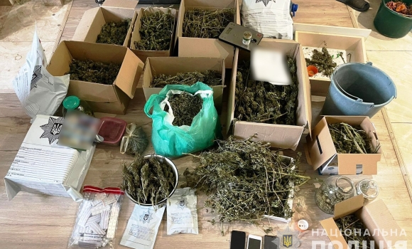 На Вінниччині наркоторговець зберігав удома наркотиків на 8 мільйонів гривень