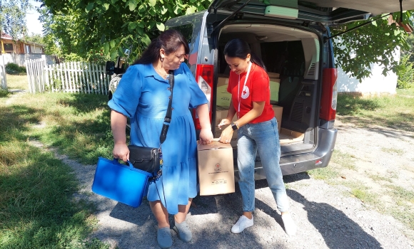 На Вінниччині переселенці отримали гуманітарку від Червоного Хреста