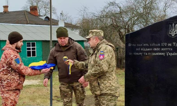 На Вінниччині відкрили памʼятний знак загиблим військовослужбовцям ТрО