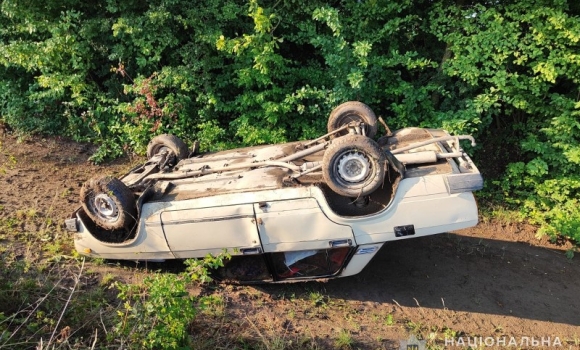 На Вінниччині злодій викрав у військового авто й перекинувся на ньому