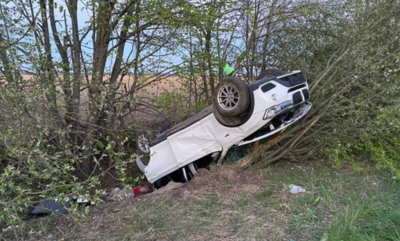 На Вінниччині 15-річний підліток на BMW врізався в дерево, четверо його друзів у лікарні