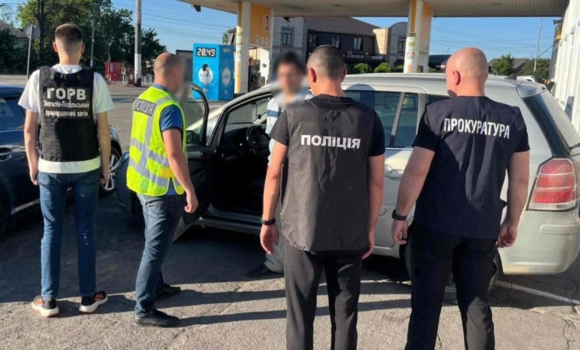 На Вінниччині чоловік обіцяв військовозобов'язаним перетин кордону за 14 тис. доларів