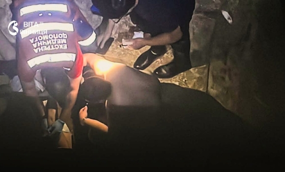 На Вінниччині дівчина впала в будівельний котлован глибиною сім метрів