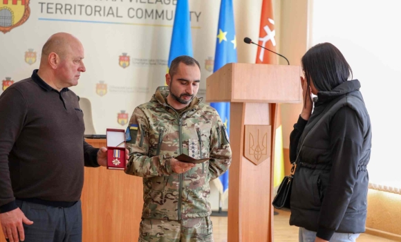 На Вінниччині донька отримала посмертний орден загиблого на фронті батька