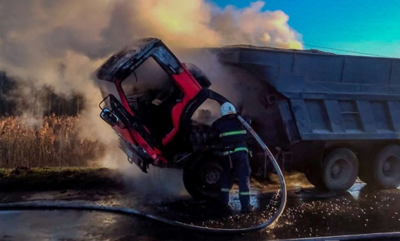 На Вінниччині горіла вантажівка та три заклади харчування